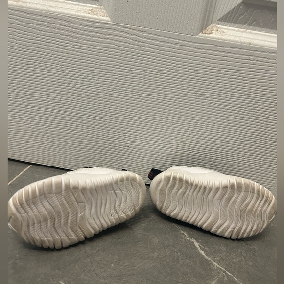 EUC Toddler Jordans Size 5 - Picture 5 of 5